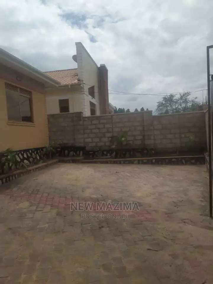 3bdrm House in Kitende Ssisa, Central Division for Sale