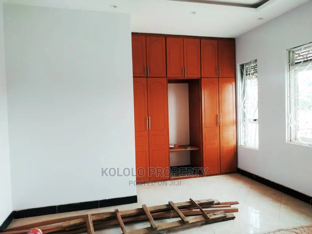 6bdrm Mansion in Kololo, Central Division for Sale