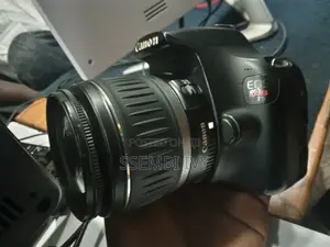 Canon: Eos: Rebel T5.