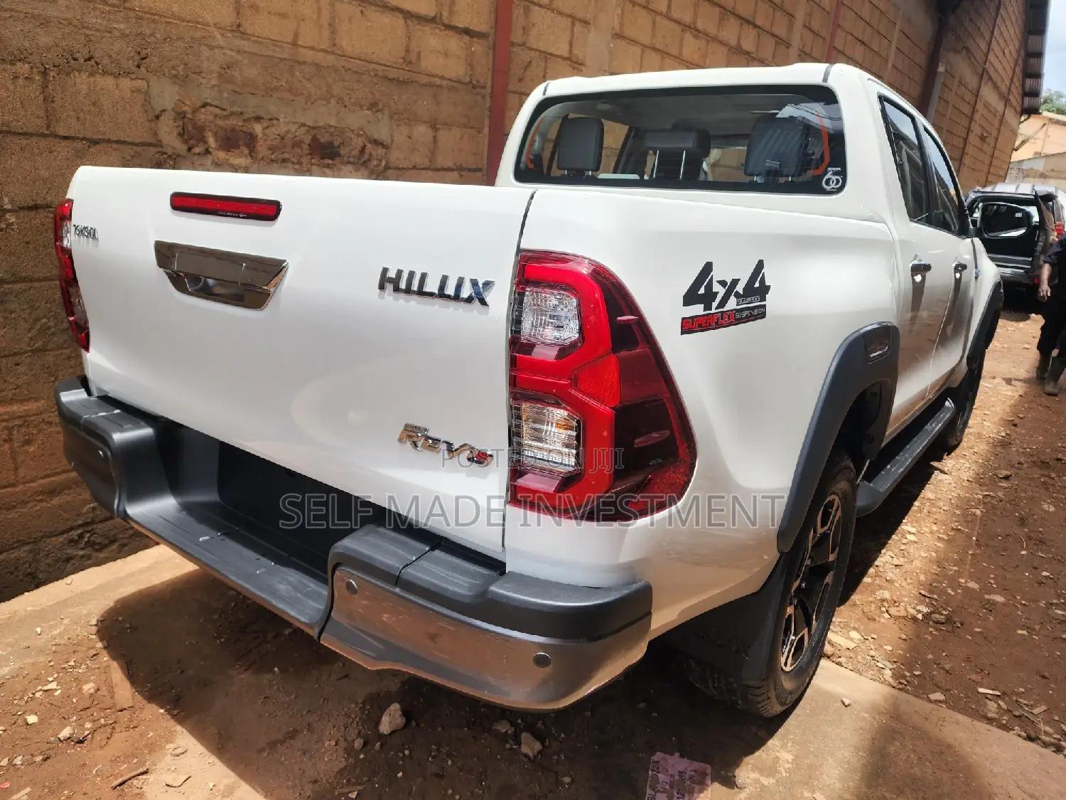 Toyota Hilux 2022 White
