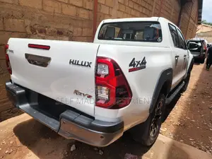 Toyota Hilux 2022 White