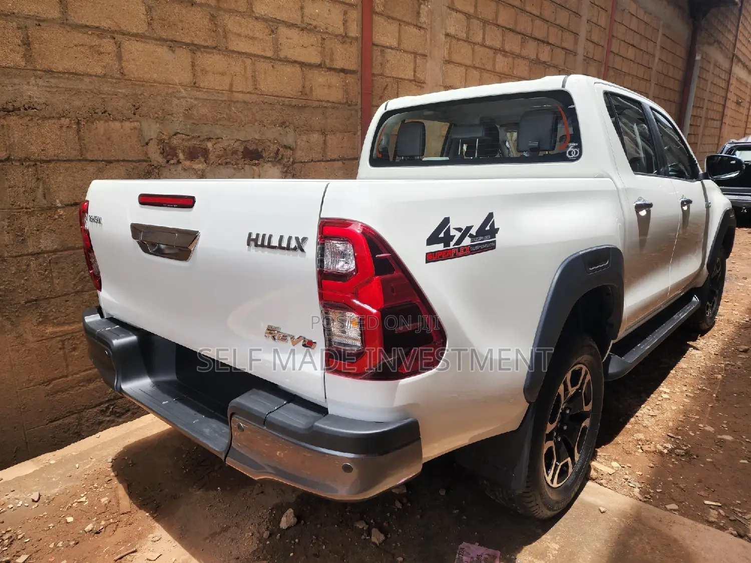 Toyota Hilux 2022 White