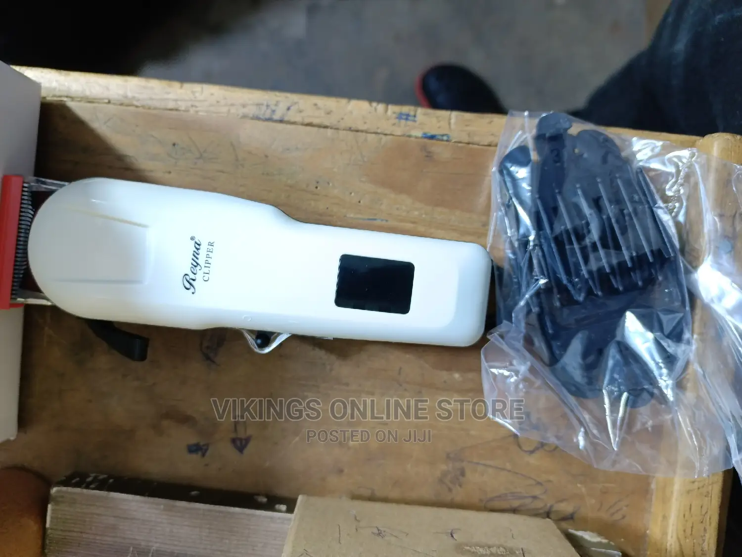 Reyna Professional Rechargeable Hair Clipper