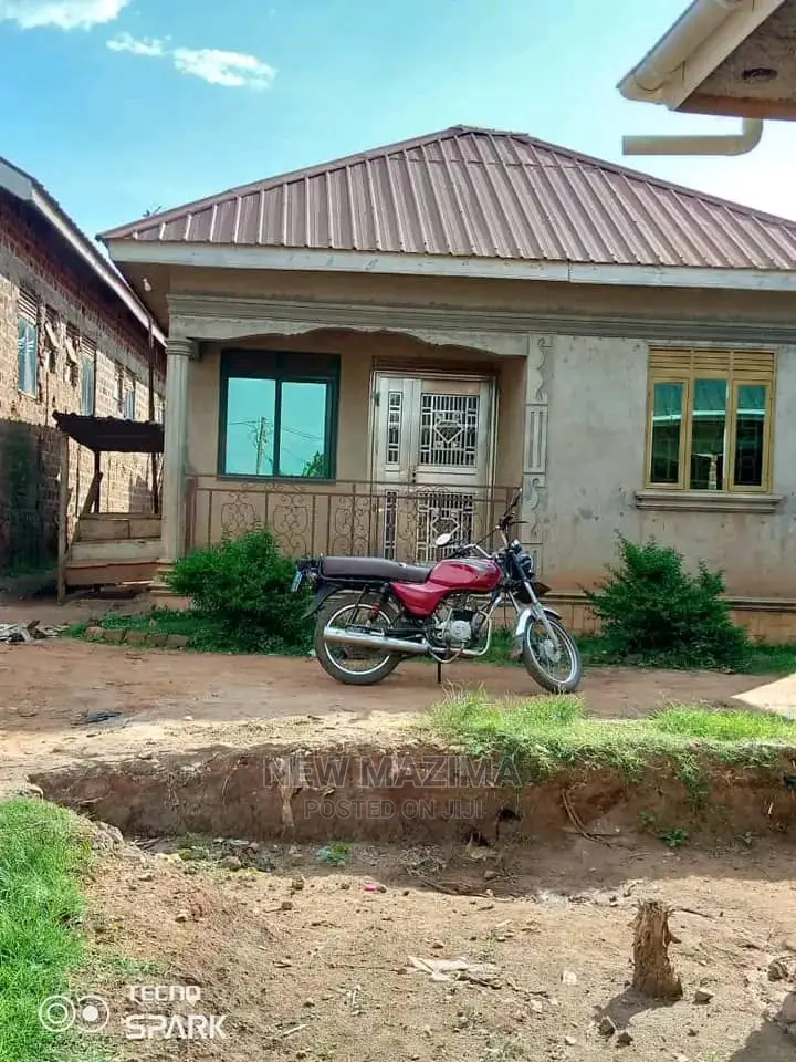 2bdrm House in Kawempe Kawanda, Division a for Sale