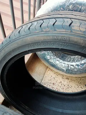 245/40r20 Adent