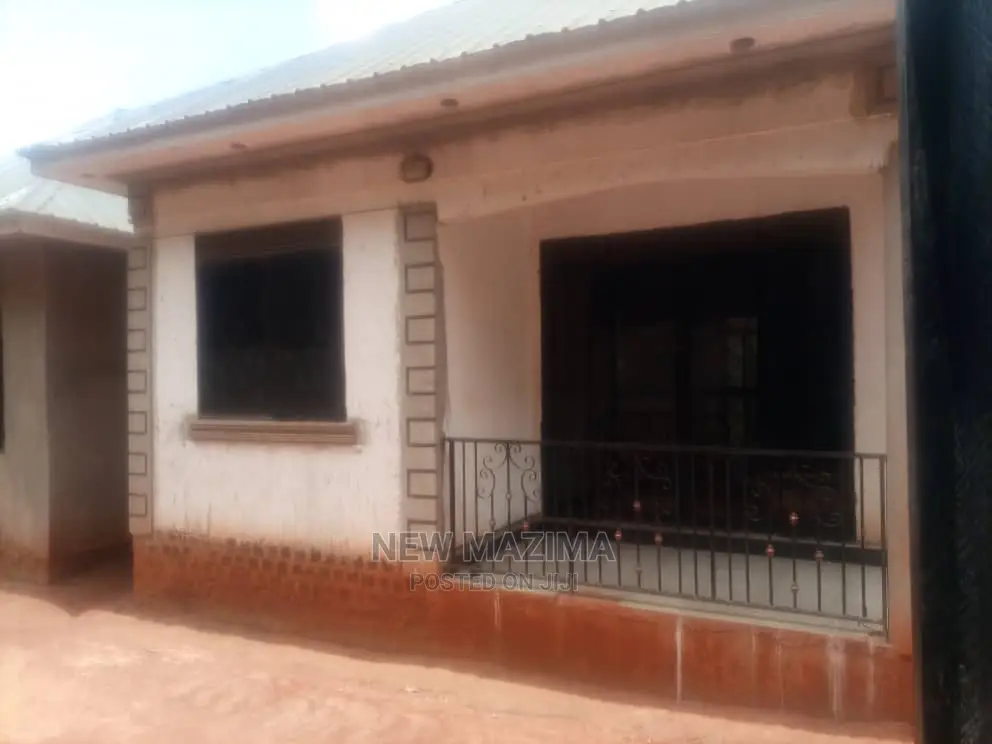 4bdrm House in Kasenge, Division a for Sale