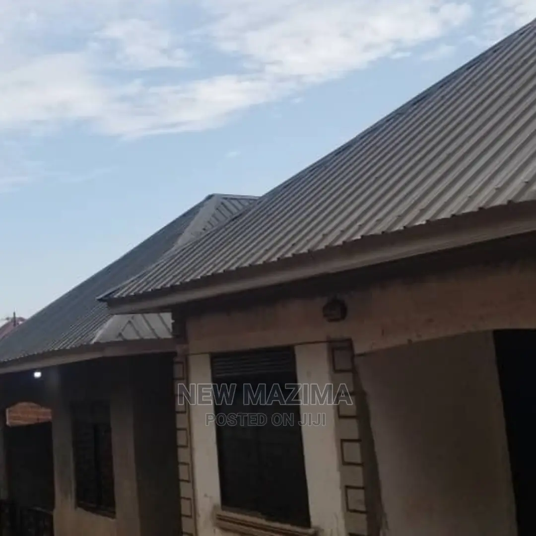 4bdrm House in Kasenge, Division a for Sale
