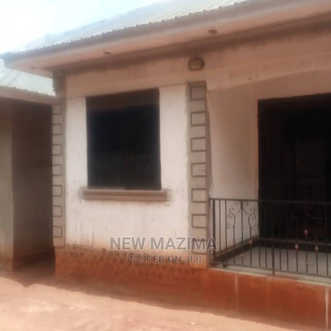 4bdrm House in Kasenge, Division a for Sale