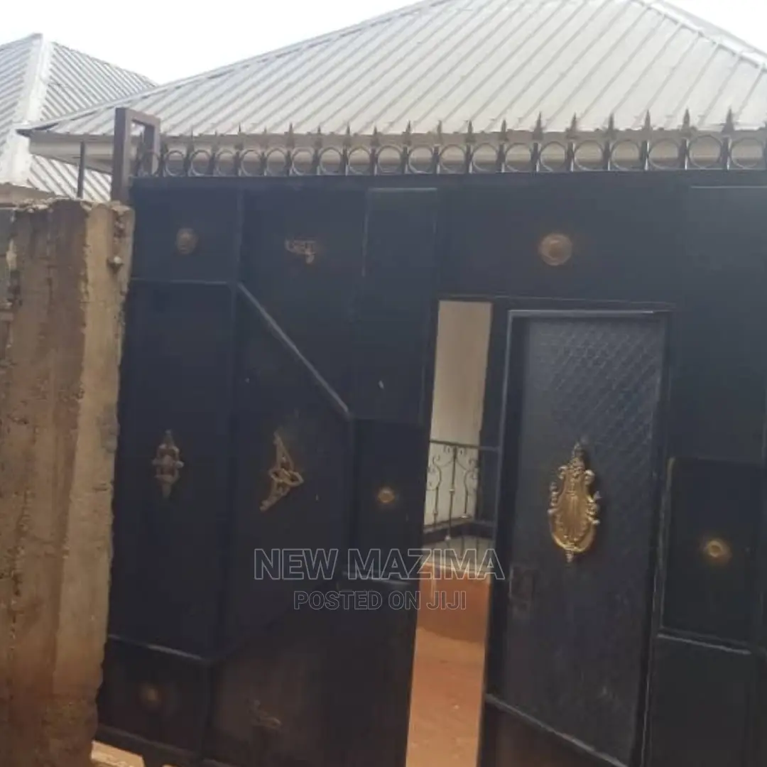 4bdrm House in Kasenge, Division a for Sale