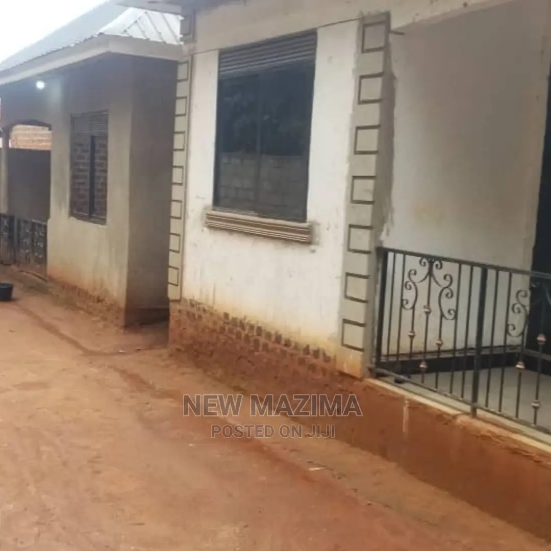 4bdrm House in Kasenge, Division a for Sale