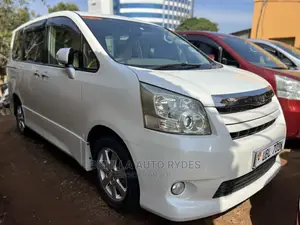 Photo - Toyota Noah 2008 White