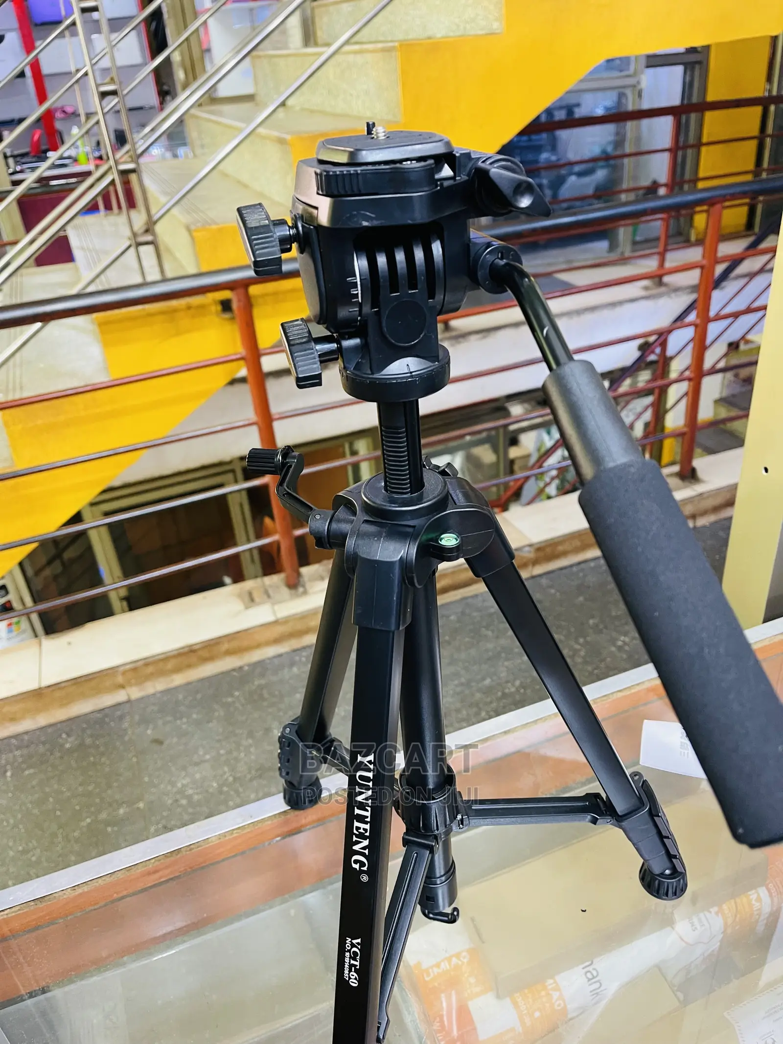 Professional Camera Tripod - Heavy Duty