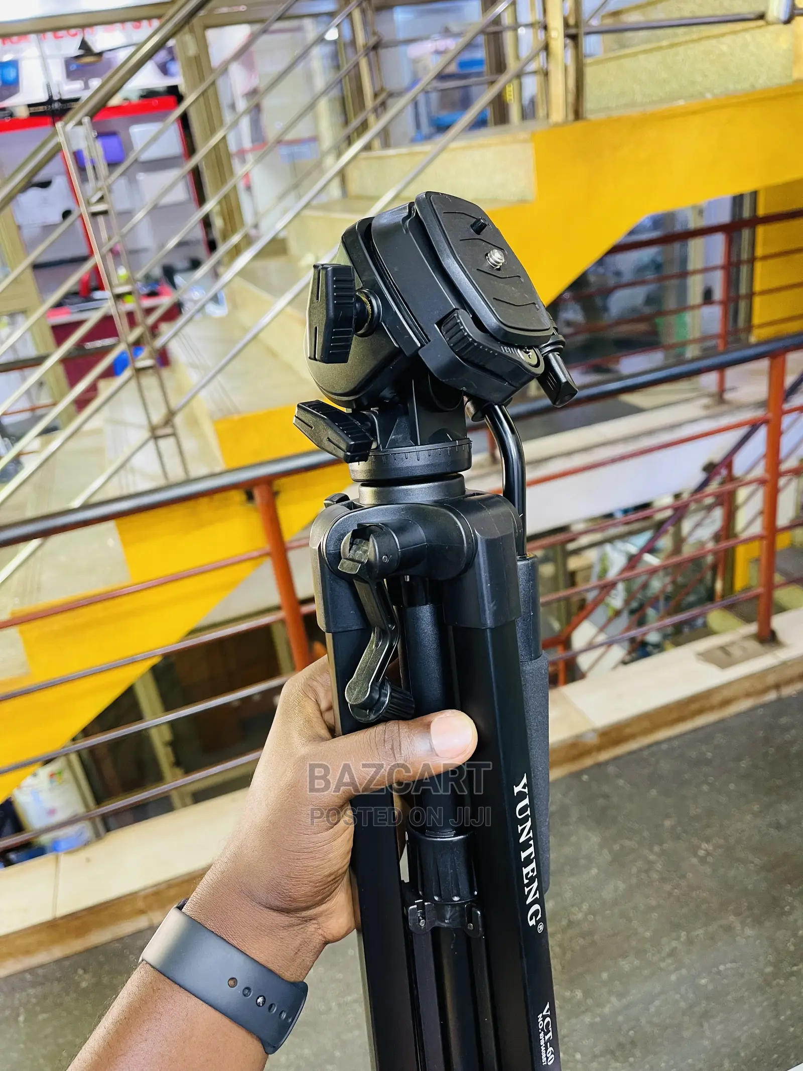 Professional Camera Tripod - Heavy Duty