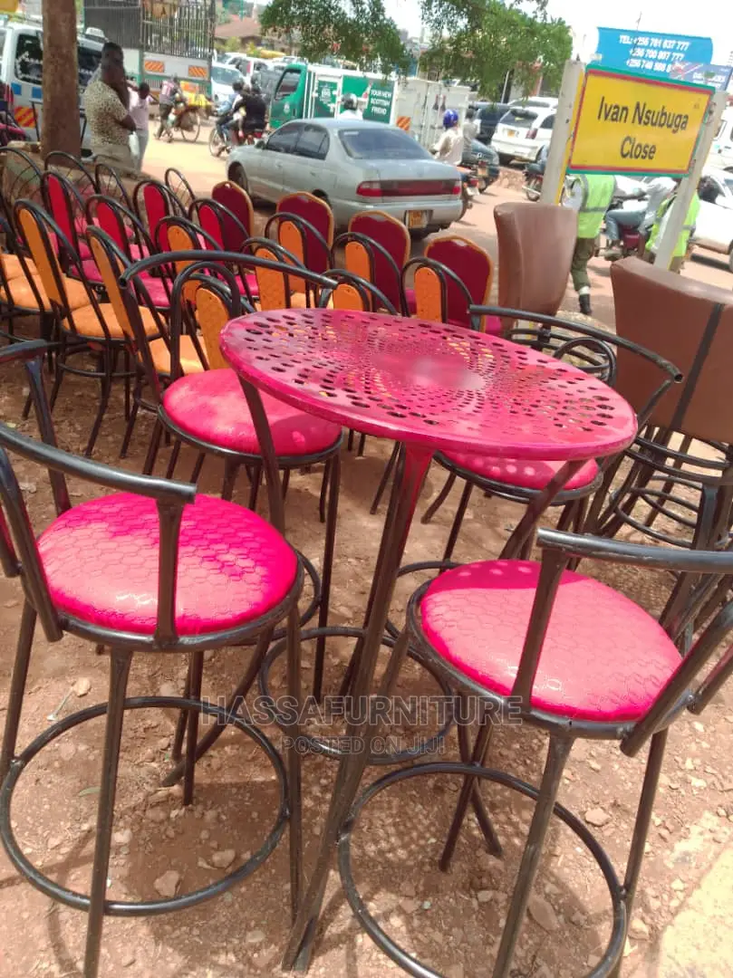 Bar Stools and Table Brand New