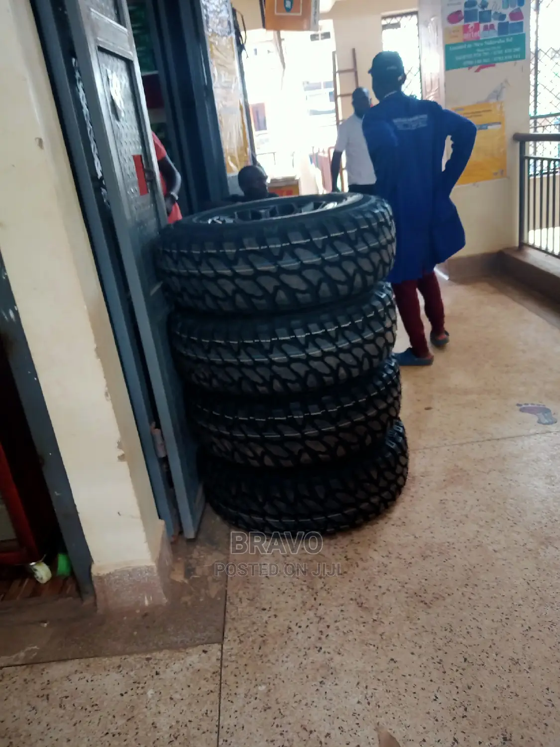 265/75r16 Hillux Vigo.