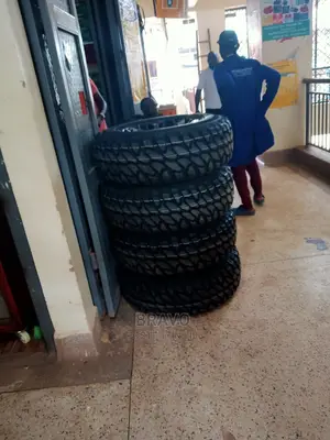 265/75r16 Hillux Vigo.