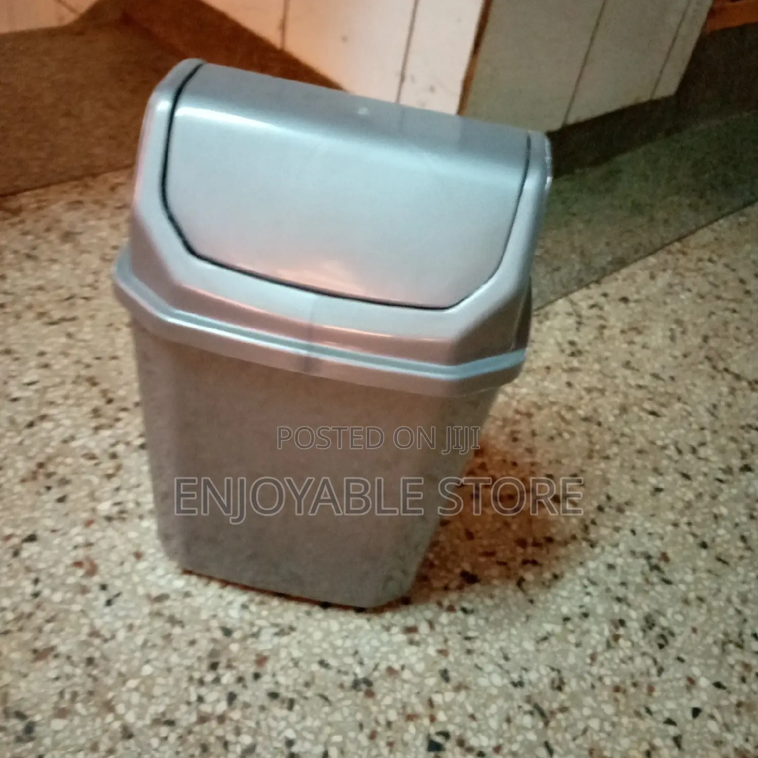 Plastic Dust Bin