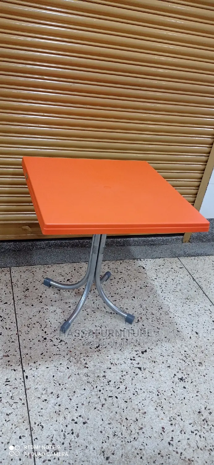 Plastic Table for Bar and Restaurant