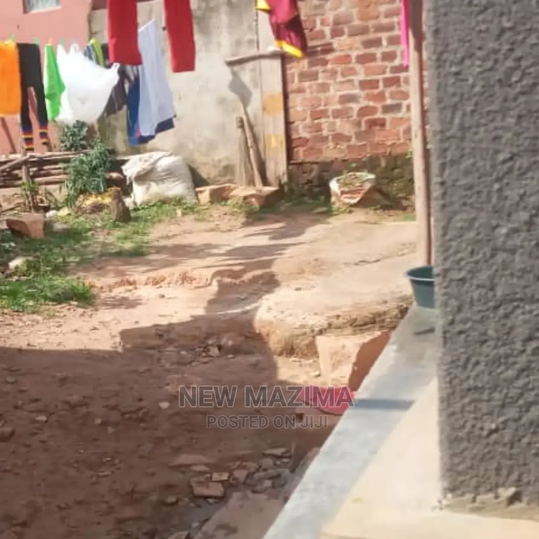 Very Busy Commercial Three Shops Onquicksale in Kawanda Town