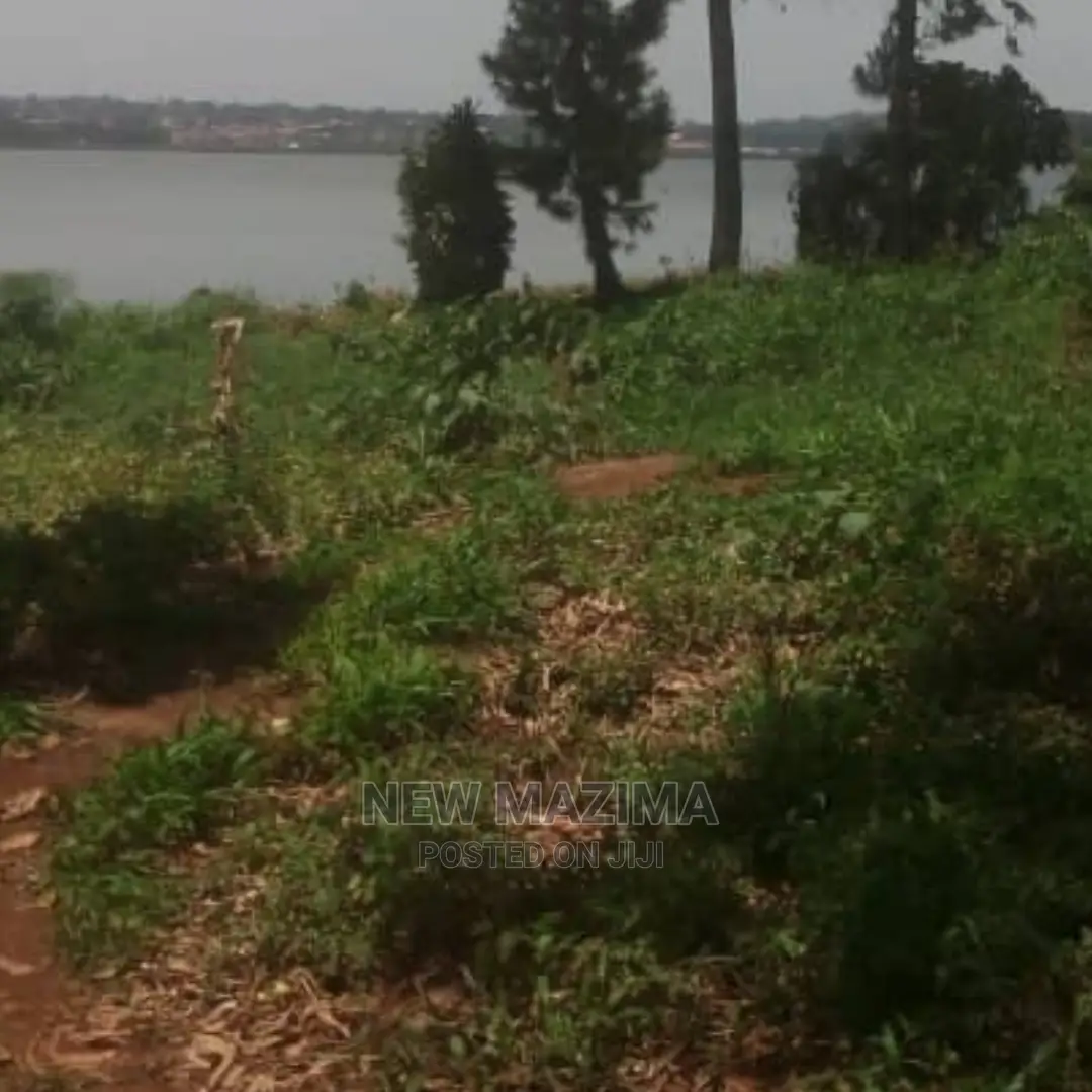 5 Acres Measurig Direct From the Lake Onsale Kawuku Ntebe Rd