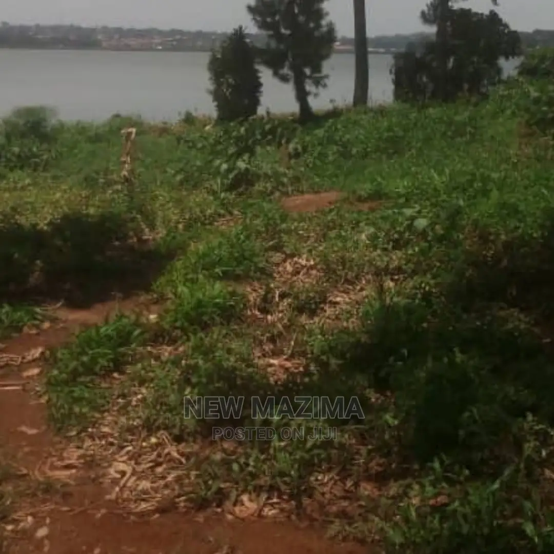 5 Acres Measurig Direct From the Lake Onsale Kawuku Ntebe Rd