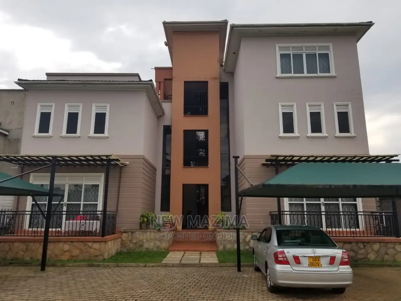 Very Classic Hotel With 16 Self Contained Rooms Onsale Ntebe