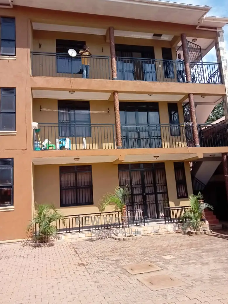 8bdrm Block of Flats in Najjanankumbi, Division a for Sale