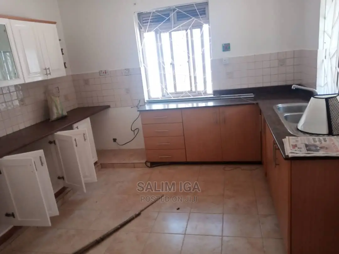 4bdrm Bungalow in Kololo Property, Central Division for Rent