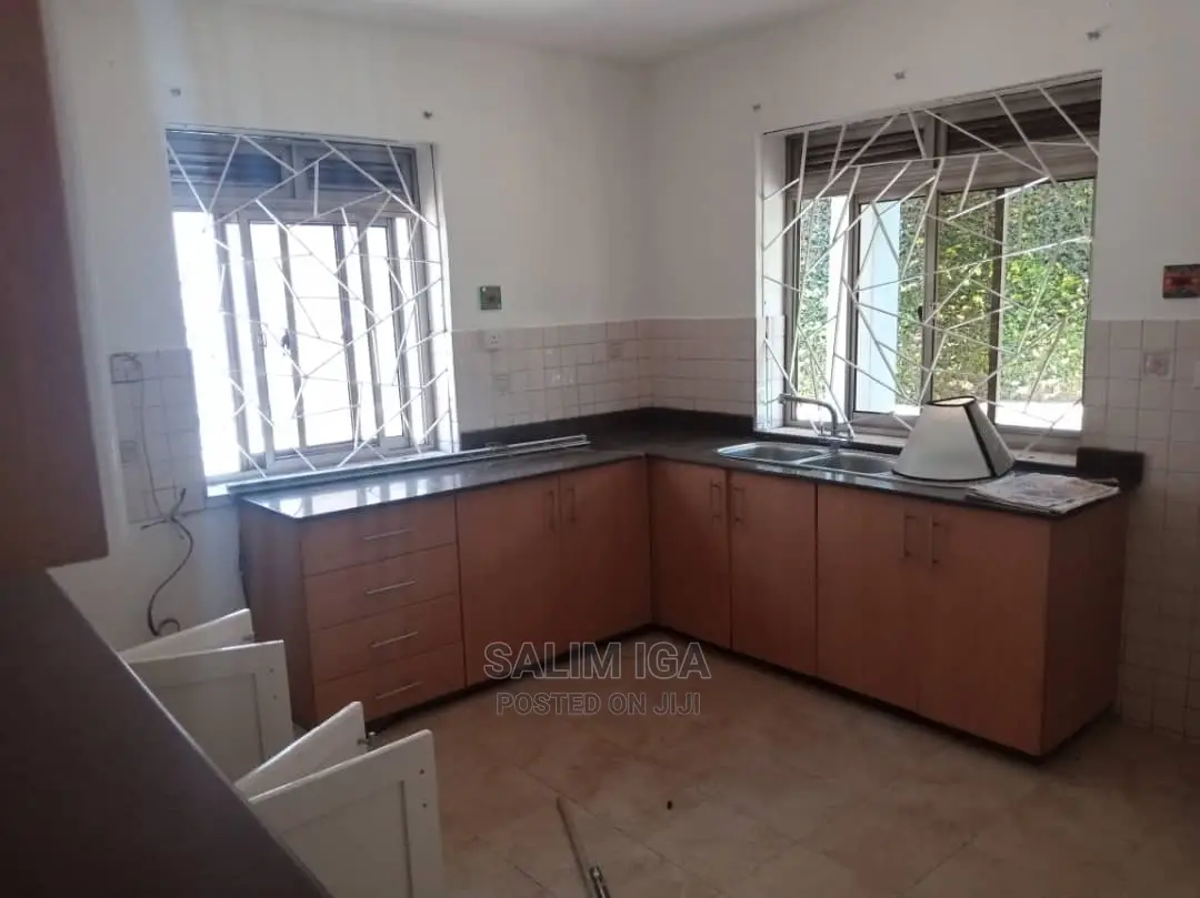 4bdrm Bungalow in Kololo Property, Central Division for Rent