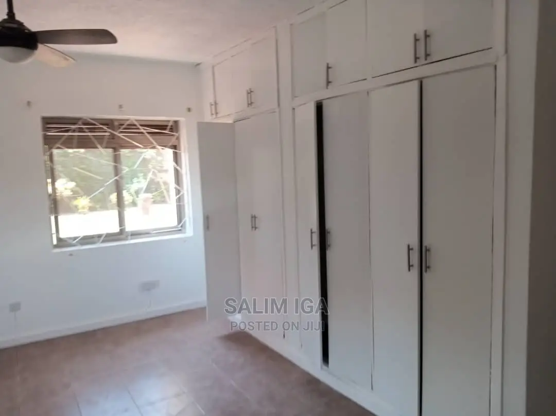 4bdrm Bungalow in Kololo Property, Central Division for Rent
