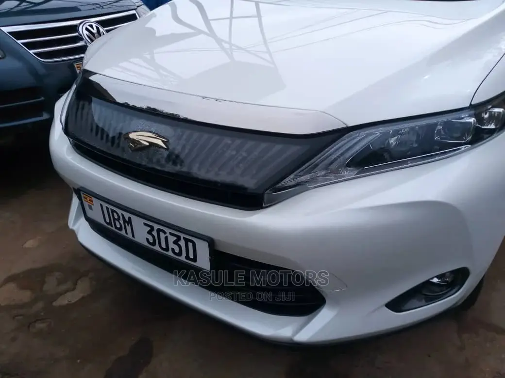 Toyota Harrier 2012 White in Central Division Cars, Kasule Eddie