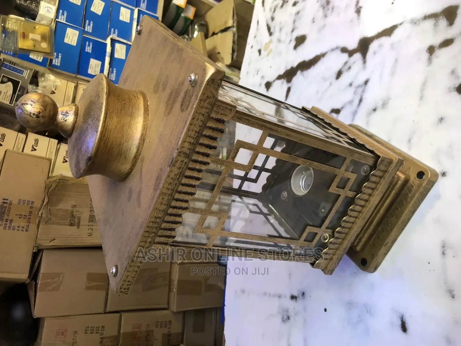 Goldish Big Gate Light