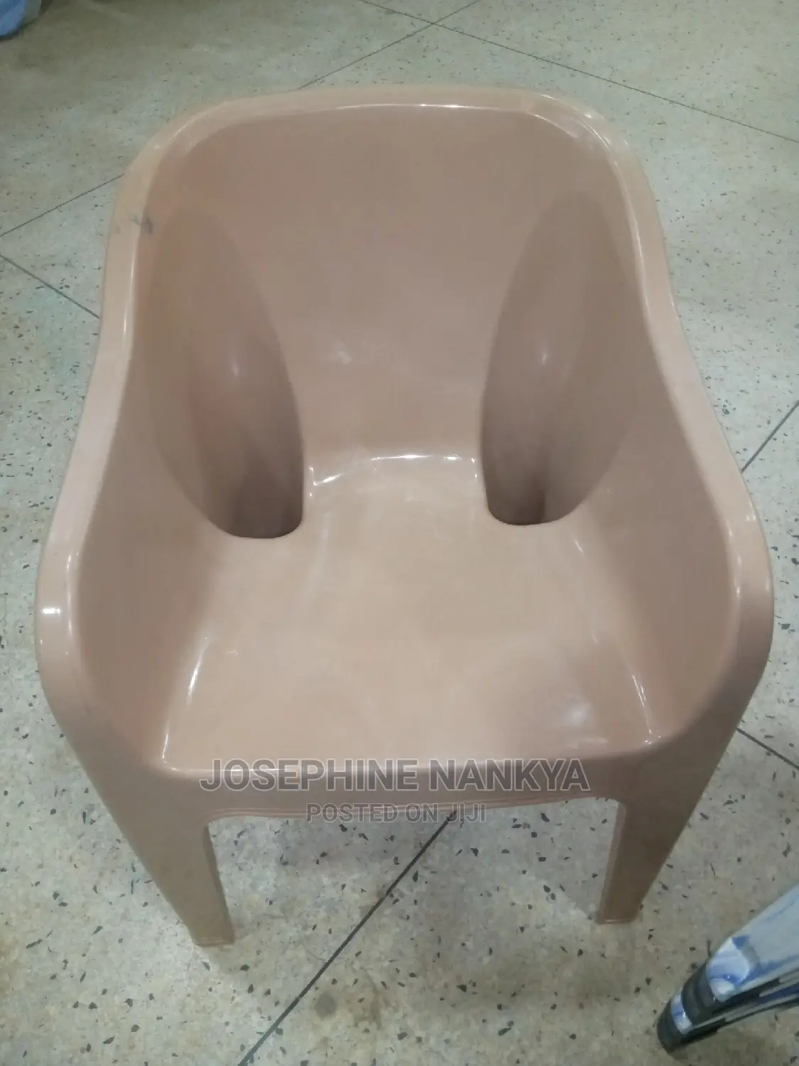 Plastic Nile Sofa Chair, Brown