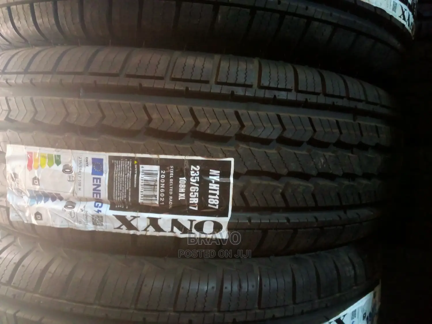 235/65r17 Tire