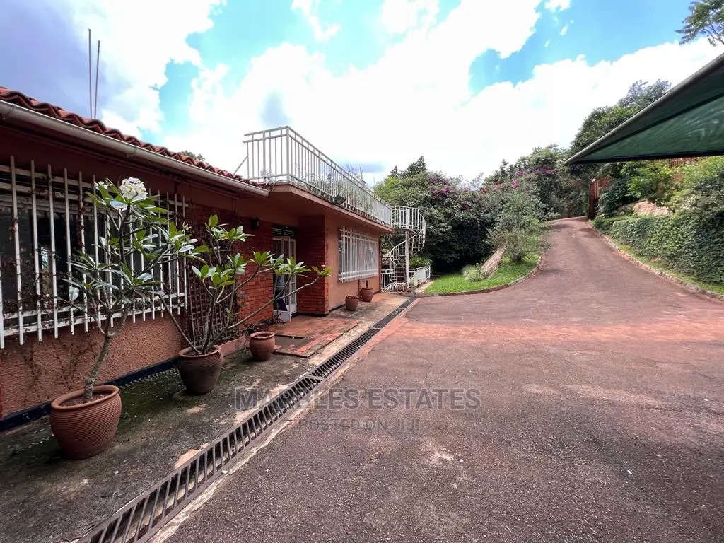 4bdrm Bungalow in Mbuya, Central Division for Rent