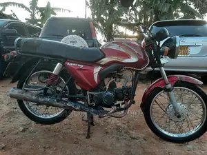 Mahindra Gusto 2018 Red