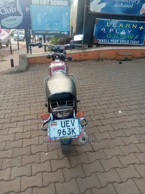 Bajaj Avenger 200 2020 Red