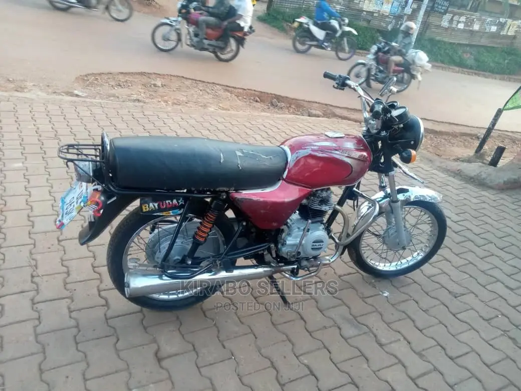 Bajaj Avenger 200 2020 Red