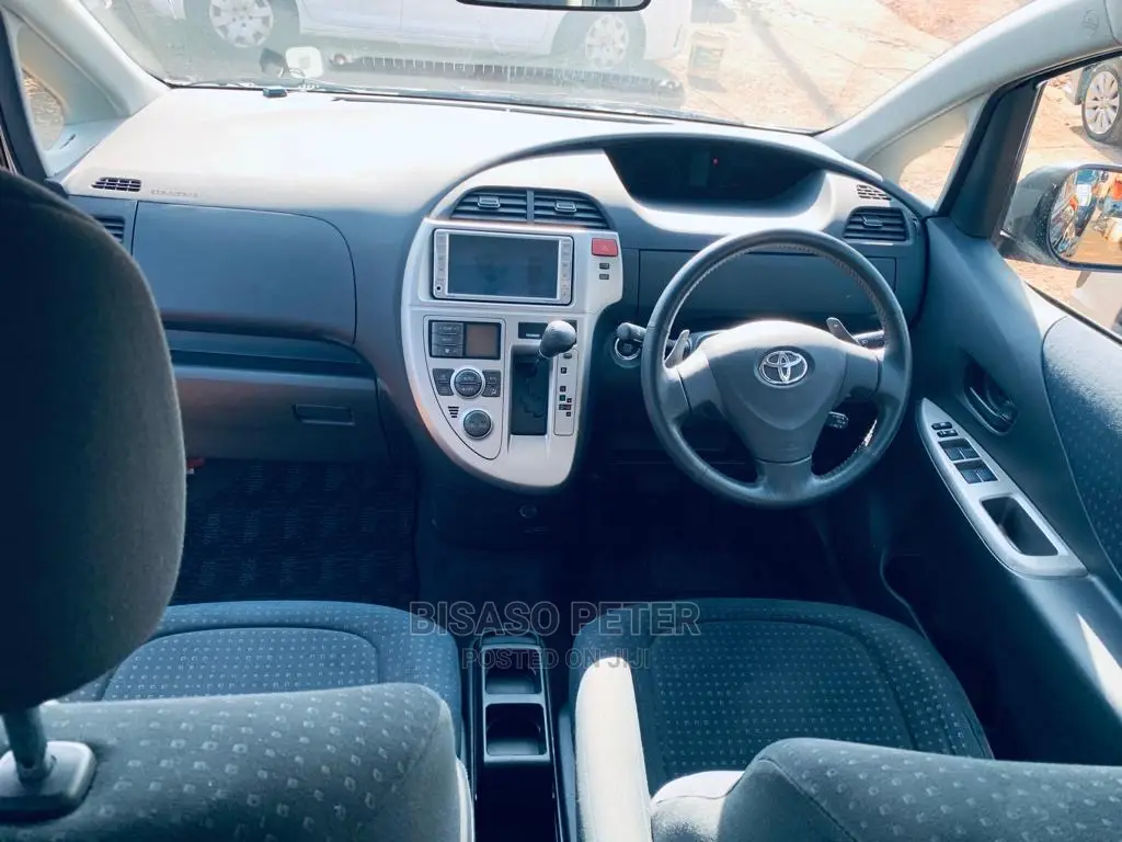 Toyota Ractis 2009 Black