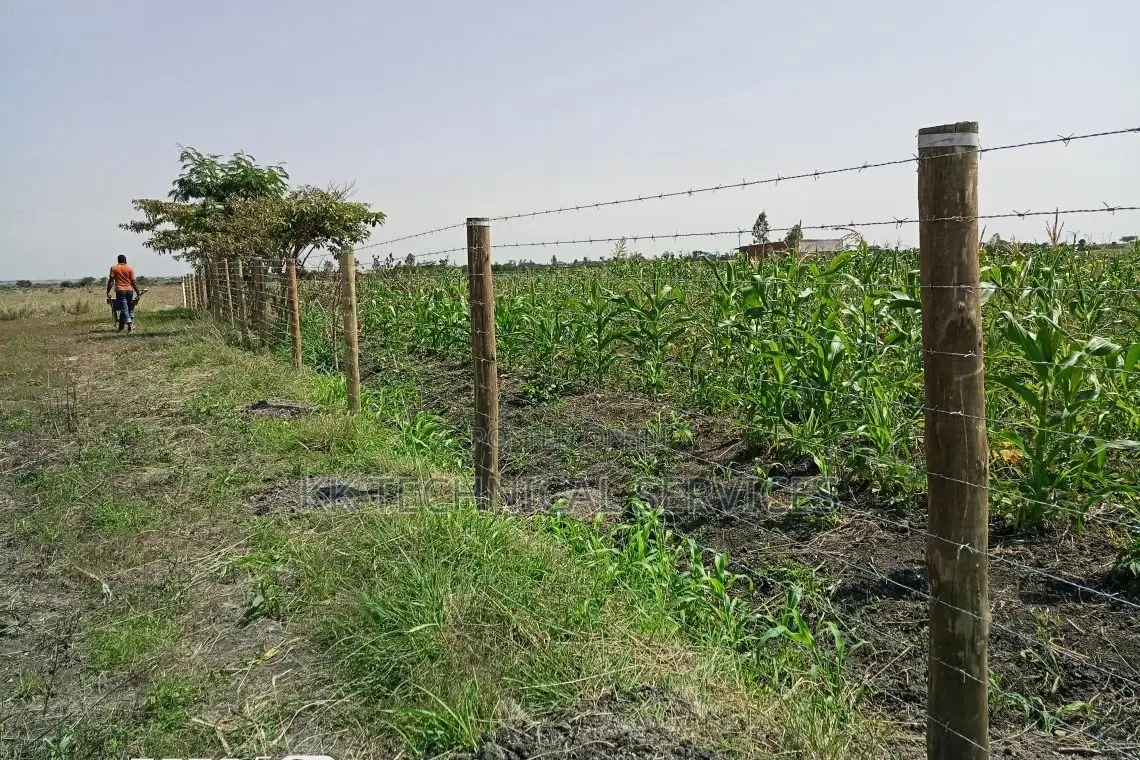 Barbed Wire Fencing in Central Division Building & Trade Services