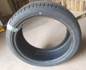 275/45r21 Tire
