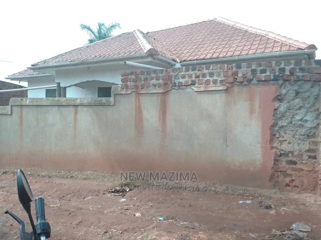 3bdrm House in Gangu, Central Division for Sale