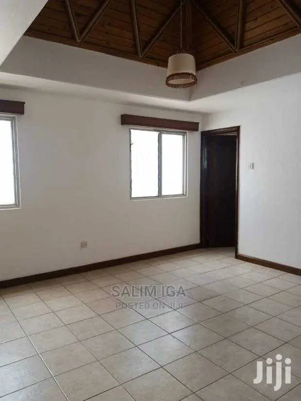 4bdrm Bungalow in Kololo Property, Central Division for Rent
