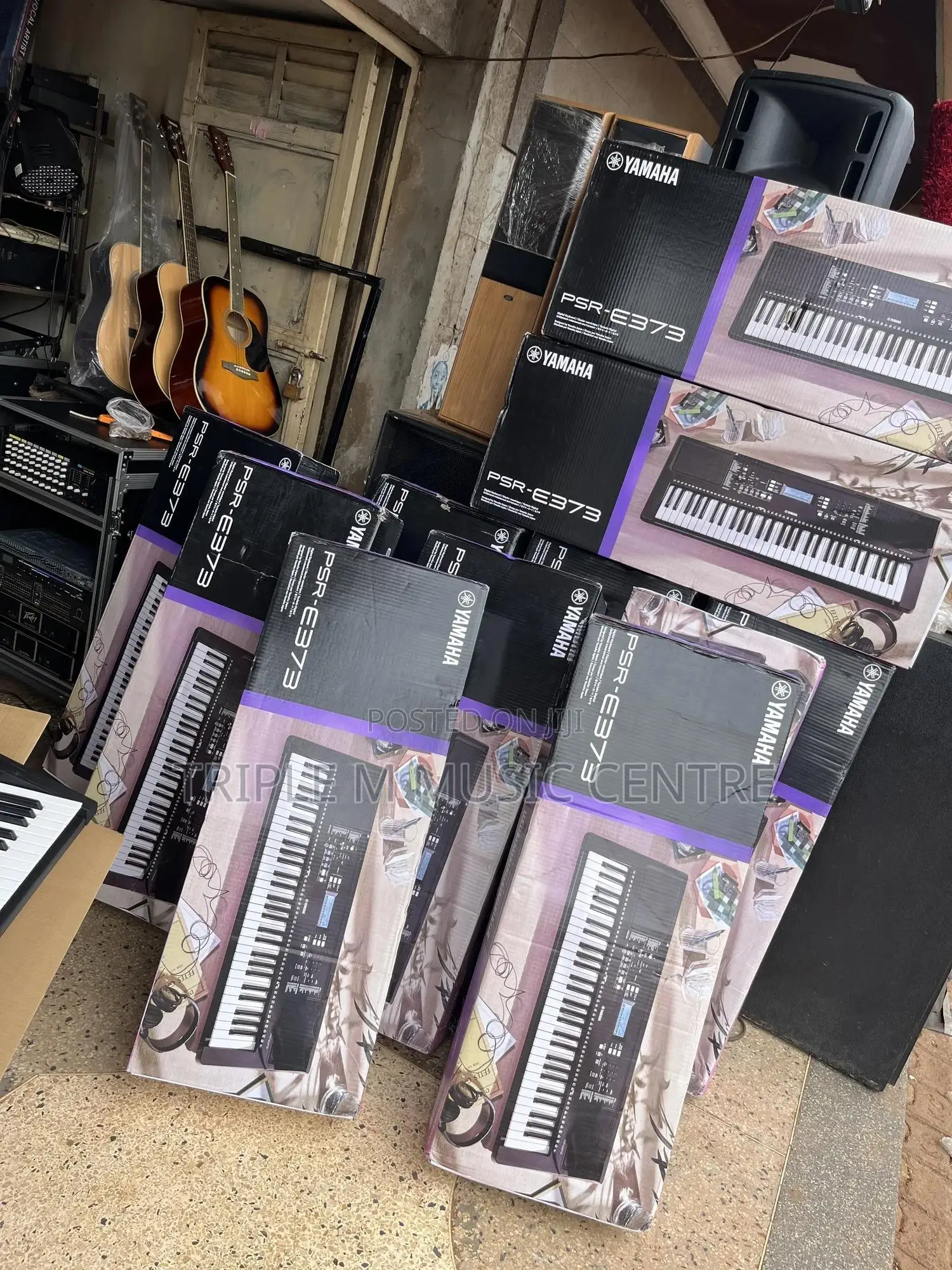 Yamaha PSR E373