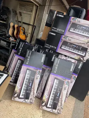 Yamaha PSR E373