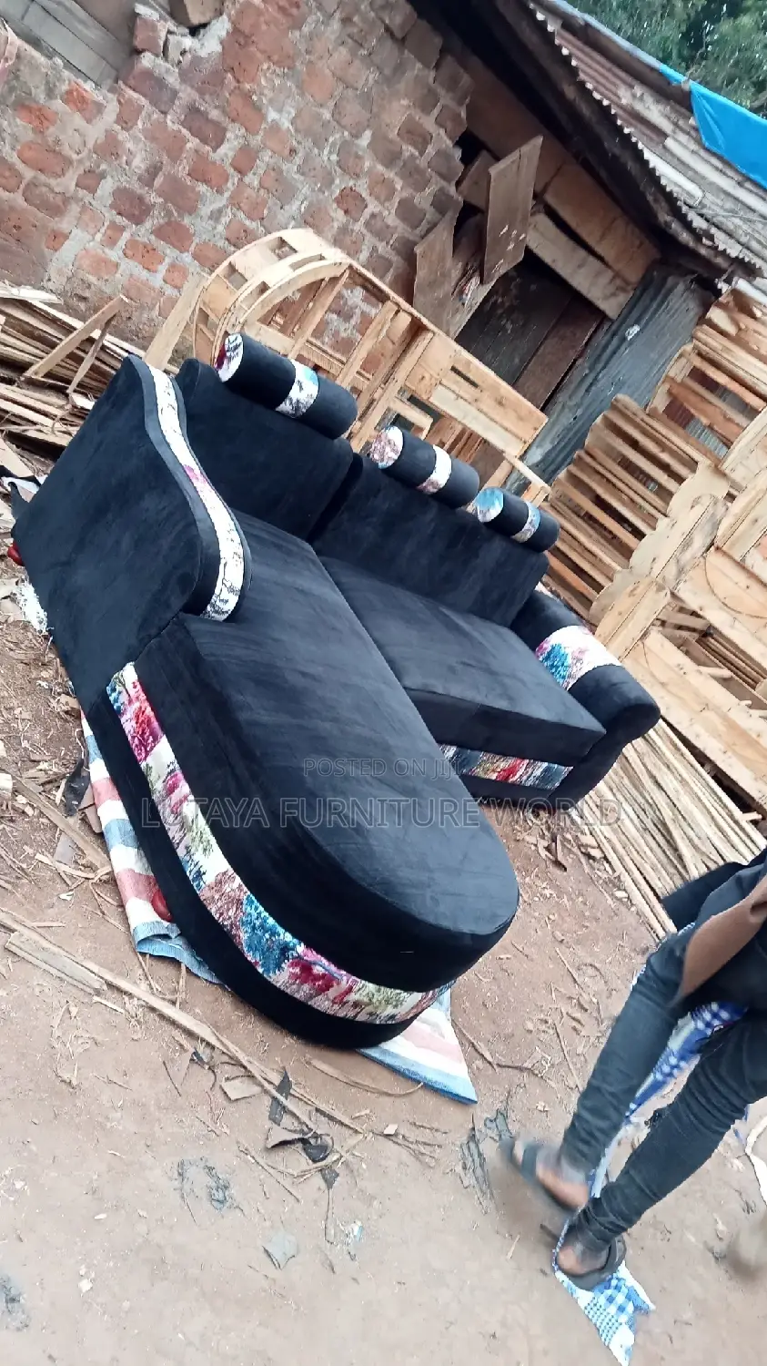 Sofas for Sale in Good Quality (Condition)(Materials)