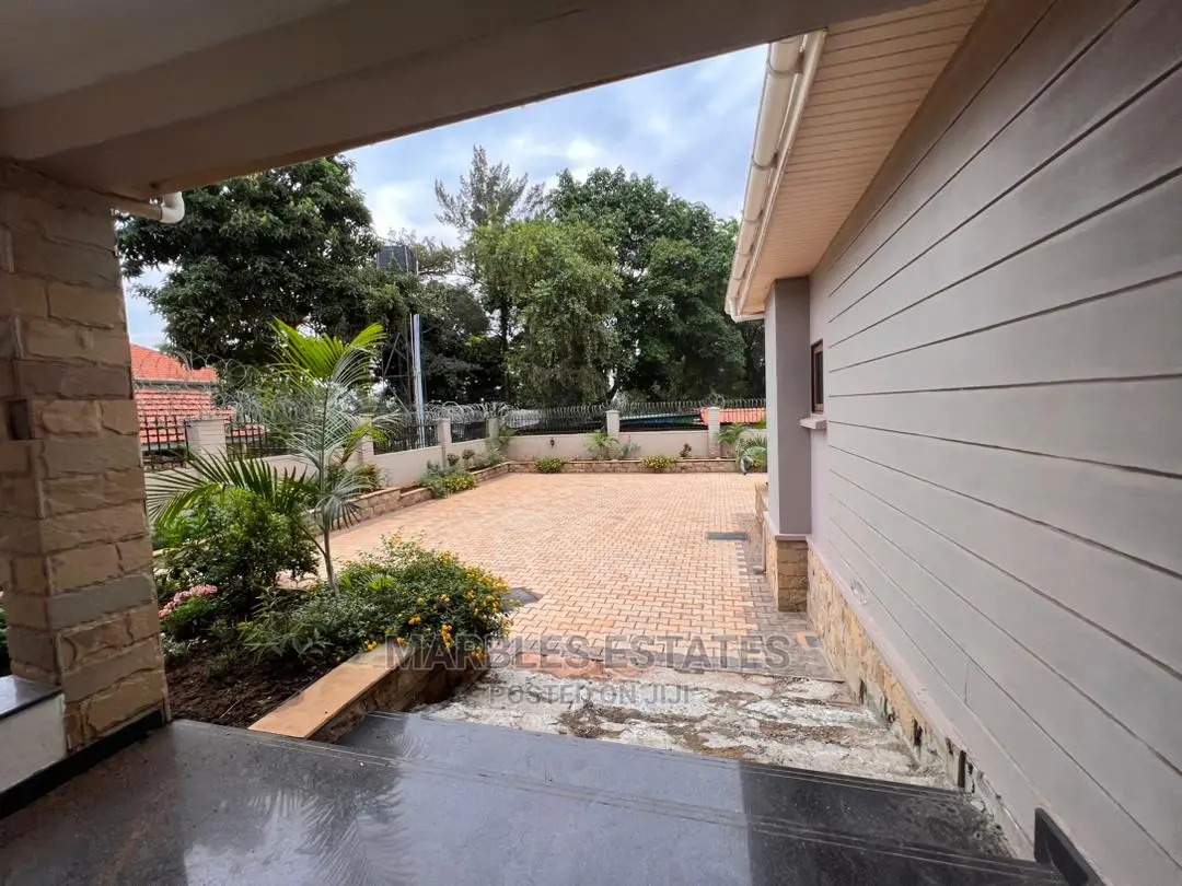 4bdrm Townhouse / Terrace in Kololo, Central Division for Rent
