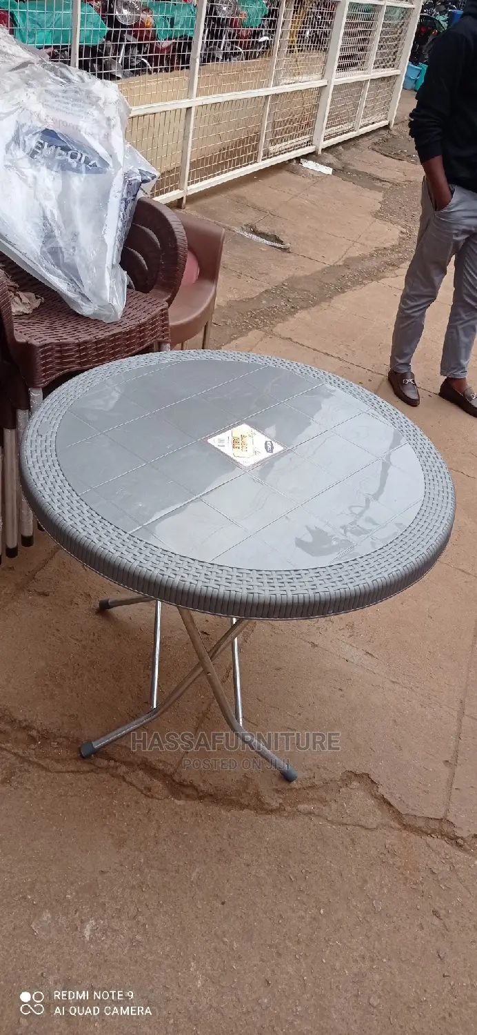 Round Shape Plastic Restaurant Table