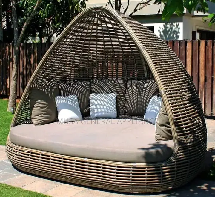 Rattan Modura Piece