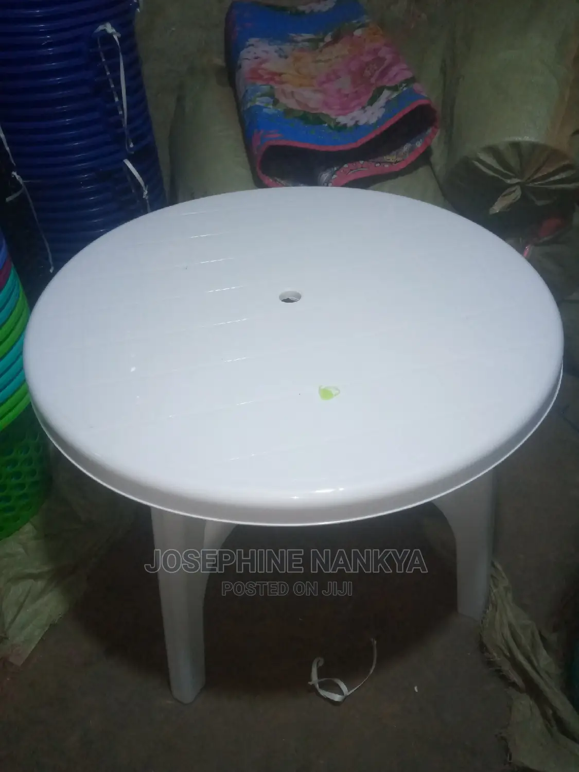 Plastic Restaurant Round Tables, White